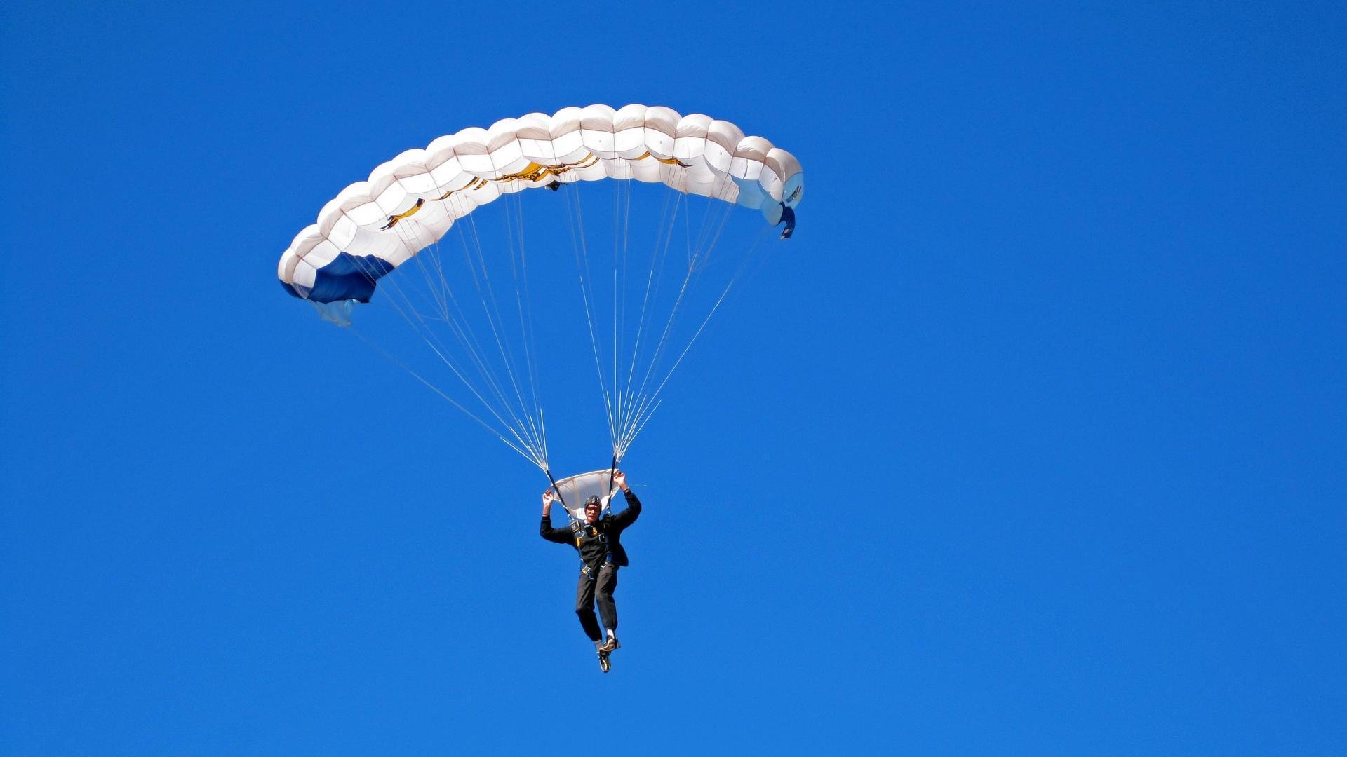 德甲新战术引领潮流，精彩片段层出不穷，德甲新赛季实力分析